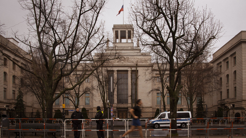 Посольство России направило ноту в МИД ФРГ в связи с осквернением памятника в Берлине