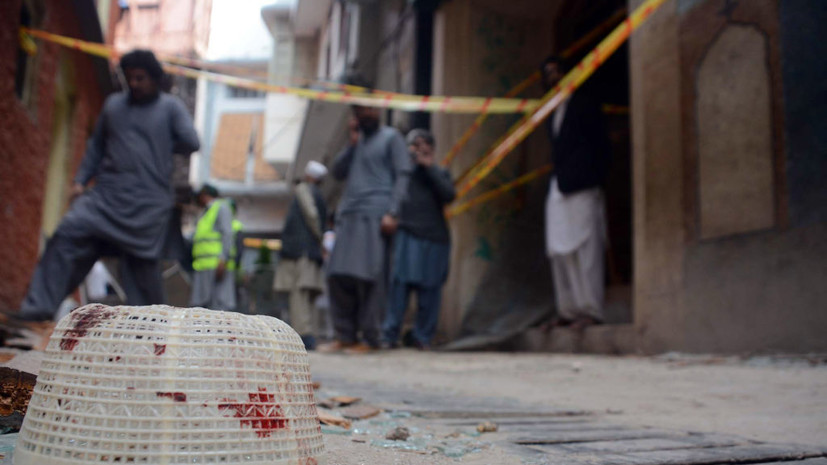 В результате взрыва в мечети в афганском Мазари-Шарифе погибли четыре человека