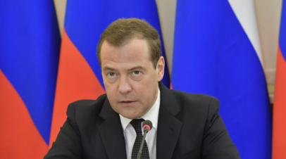 Медведев прокомментировал планы властей Украины выбить показания из Медведчука