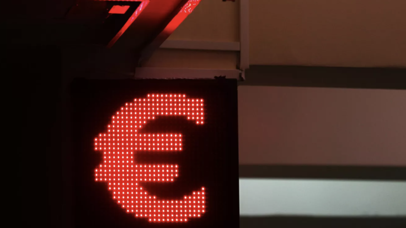 Курс евро опустился ниже 70 рублей впервые с февраля 2020 года