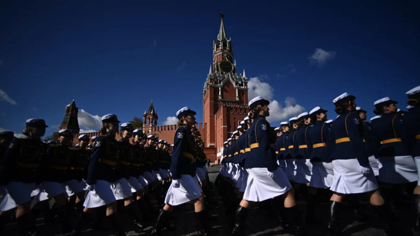 Опрос: почти 60% россиян планируют смотреть парад Победы