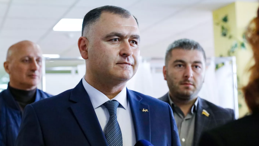 Глава Абхазии Бжания поздравил Алана Гаглоева с избранием президентом Южной Осетии