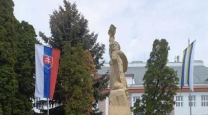 Посольство России сообщило об осквернении памятника красноармейцам в Словакии