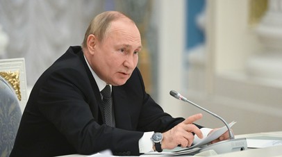 Политика опережающего роста: Путин объявил о повышении МРОТ, прожиточного минимума и пенсий на 10%