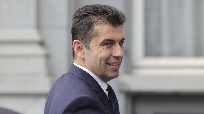 В Болгарии парламент объявил вотум недоверия коалиционному правительству Петкова