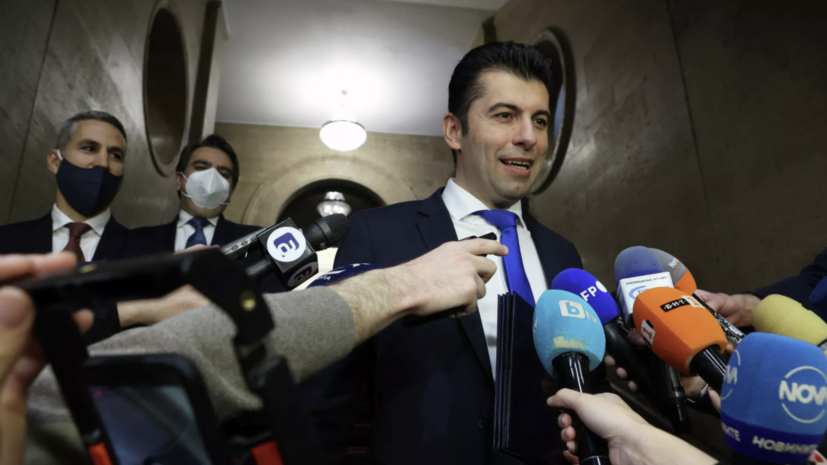 Премьер Болгарии Петков обвинил трёх политиков и посла России в отставке кабмина