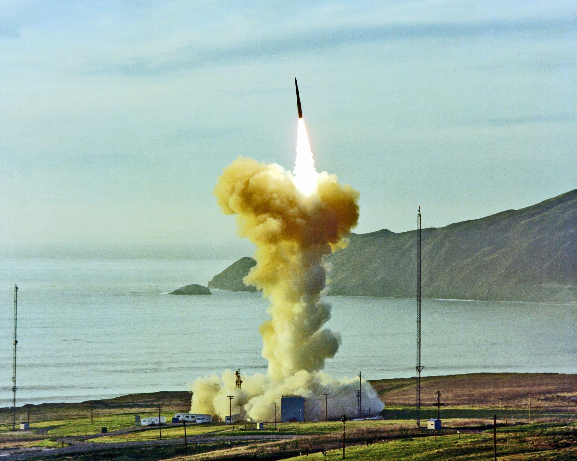 Ядерные силы франции. Ракета США Minuteman III. Баллистическая ракета Минитмен-3. Межконтинентальной баллистической ракеты Минитмен 3. LGM-30g Minuteman III.