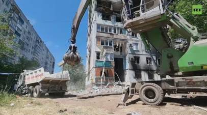 Отряд спасателей из Петербурга помогает восстанавливать мирную жизнь в Мариуполе видео