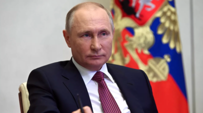 Путин: в регионах нужно улучшать систему оплаты труда медицинских работников