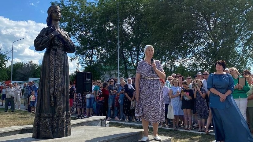 В Нововоронеже открылся новый памятник Алёнке