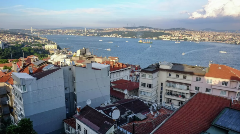 Три человека получили ранения в результате столкновения парома с пирсом в Стамбуле