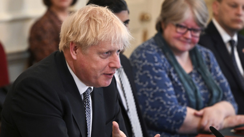 Премьер Британии Джонсон: правительство не должно уходить в отставку во время кризиса