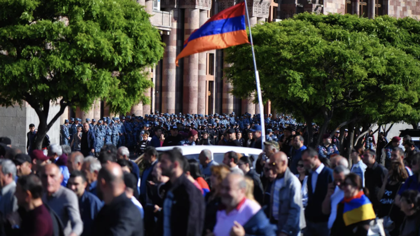В центре Еревана начался митинг с требованием отставки Пашиняна