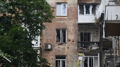 Жилой дом на Университетской улице в Ворошиловском районе Донецка, подвергшийся обстрелу