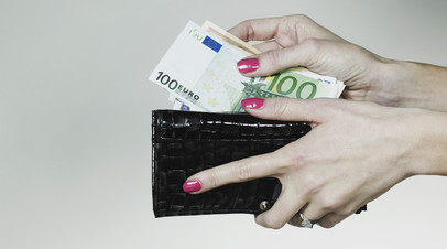 Экономист Зубец высказался о целесообразности инвестиций в доллар и евро