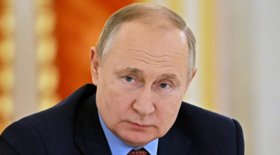 Путин подписал закон о деятельности иноагентов