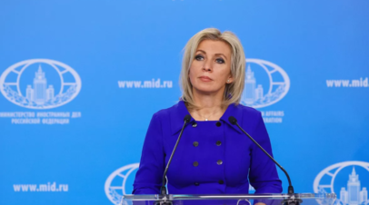 Захарова прокомментировала фотографию трансгендерного адмирала США и его коллеги