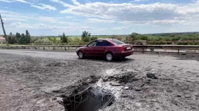 В Херсонской области заявили, что Антоновский мост через Днепр фактически разрушен