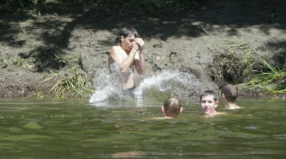 Отоларинголог Лесков напомнил о последствиях попадания воды в уши