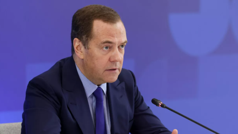 Медведев прокомментировал призыв Зеленского закрыть въезд в страны Запада для всех россиян