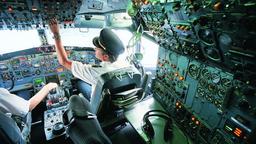 Лётчик Попов поддержал идею замены второго пилота в самолётах на виртуального