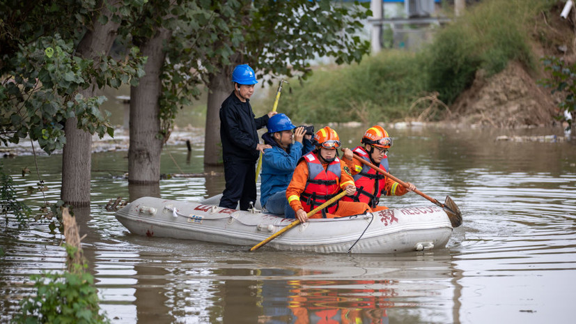 В результате горного паводка в Китае погибли четыре человека