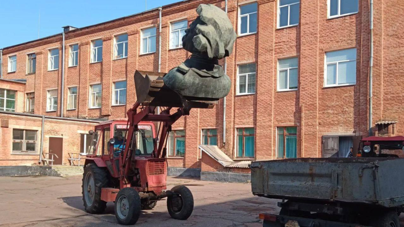 В Кировоградской области Украины демонтировали бюст писателя Максима Горького
