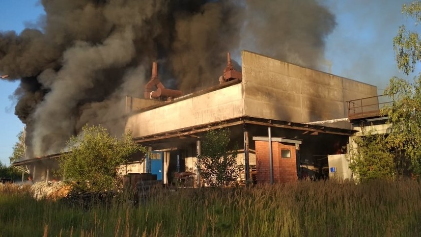 В МЧС заявили о локализации пожара на складе в Казани