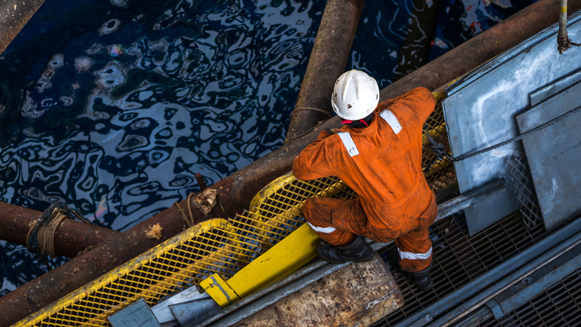 Минфин: экспортная пошлина на нефть с сентября оставит $52 за тонну