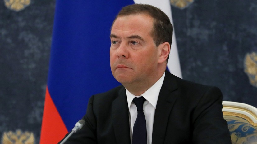 Медведев: простые европейцы не хотят разрывать отношения с Россией