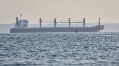 Судно отплывает из порта в Одессе