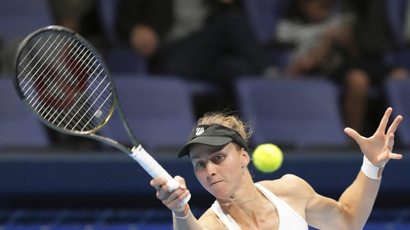 Самсонова победила Мугурусу и вышла в полуфинал теннисного турнира в Токио