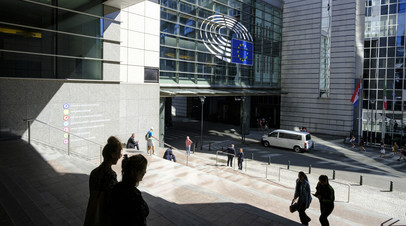 Bloomberg: Еврокомиссия планирует рекомендовать ЕС сократить финансирование Венгрии