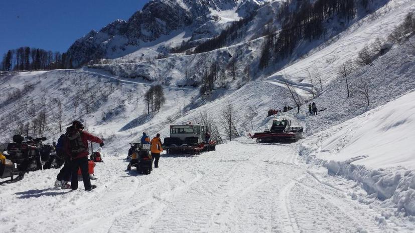 На горнолыжной трассе в Сочи сошла лавина, двое лыжников погибли