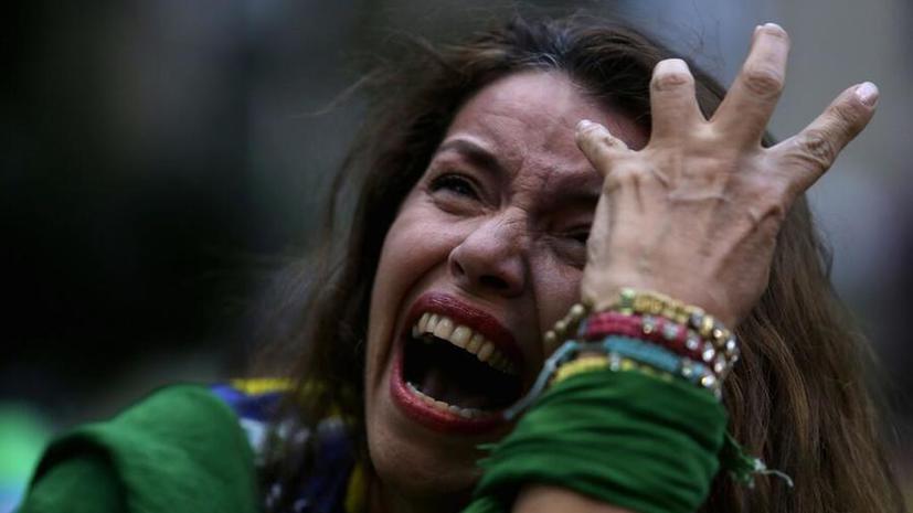 Бразильские футбольные болельщики не могли сдержать слёз во время матча с Германией