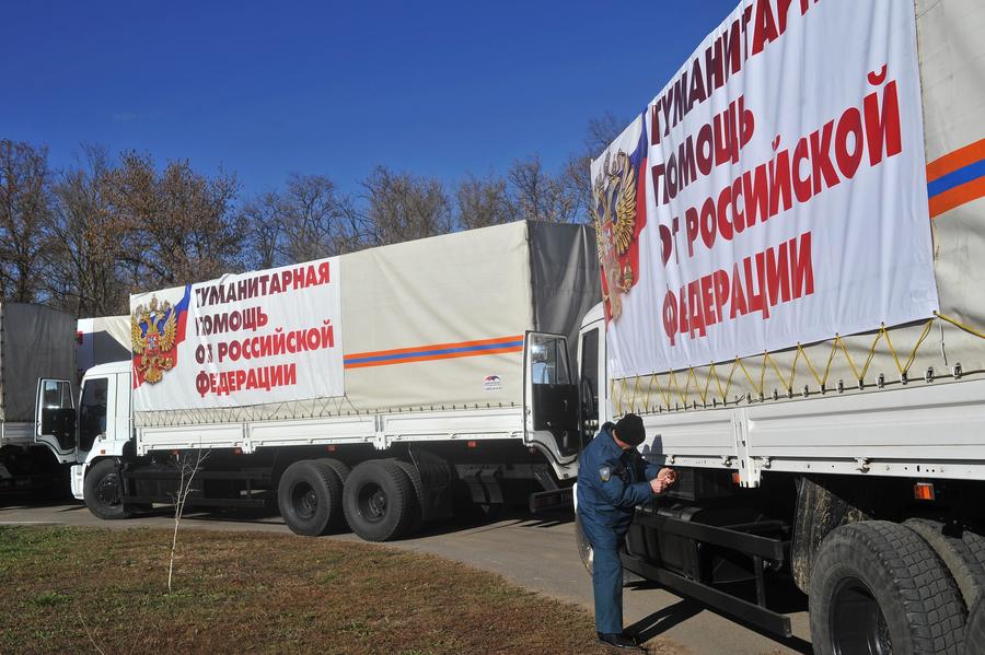 СМИ: Россия готовит очередной конвой с гуманитарной помощью для жителей Донбасса