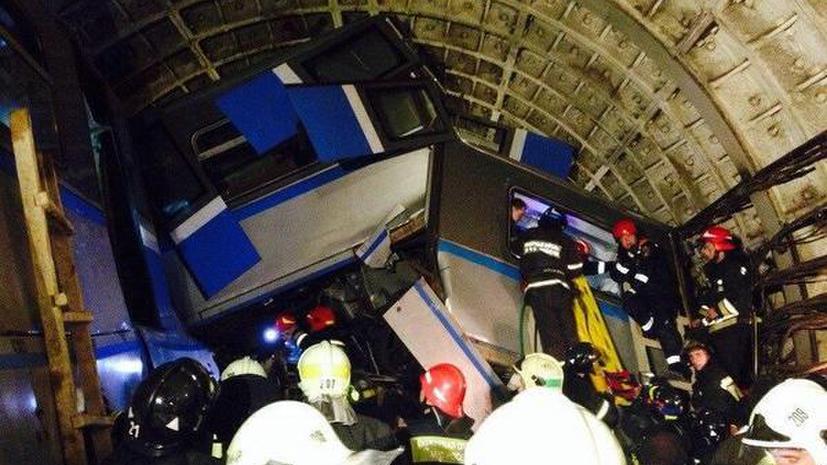 Очевидец: Вагон метро был всмятку, на полу – много крови и раненых