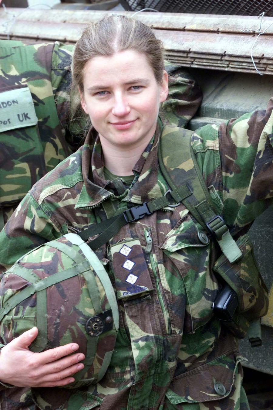 Британским женщинам-военнослужащим могут разрешить вступать в бой с врагом