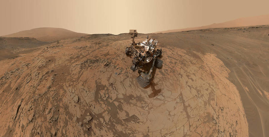 В поисках жизни: Curiosity начал делать селфи на поверхности Марса