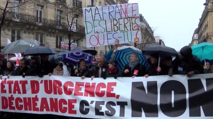 Париж намерен продлить режим ЧС вопреки протестам