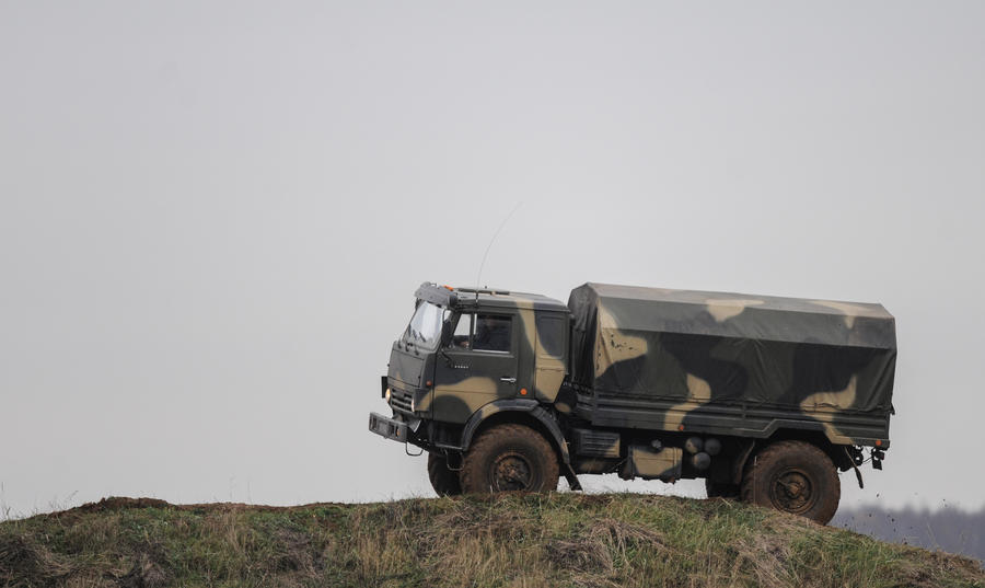 Военнослужащие получат КамАЗы с ноутбуками для видеосвязи с Сергеем Шойгу