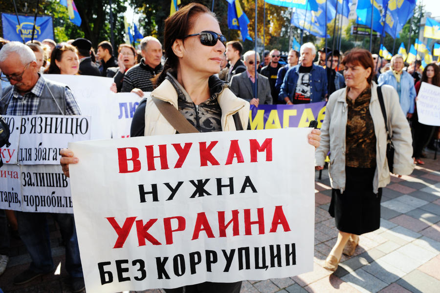 Американские СМИ: Европа тайно подпитывает коррупцию на Украине