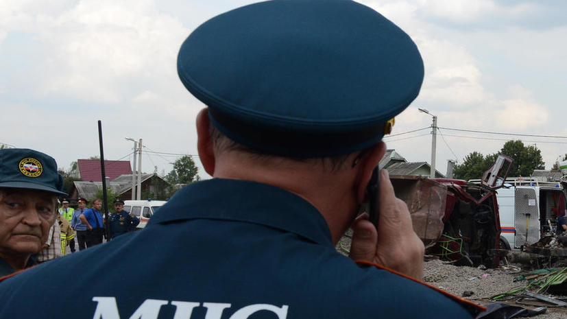 В Бурятии микроавтобус врезался в грузовик: шесть человек погибли, десять получили ранения