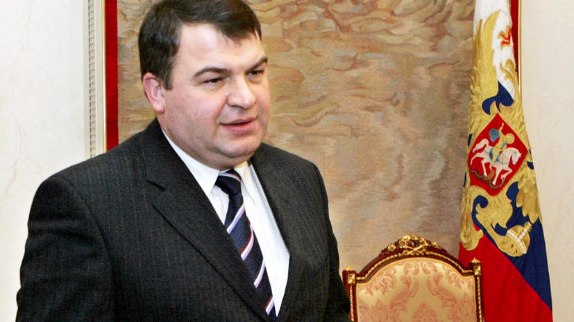 Сердюкова вызвали на допрос в Следственный комитет