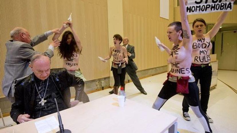 Активистки FEMEN «искупали» бельгийского архиепископа