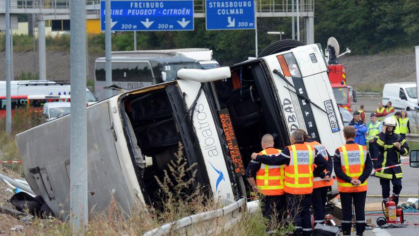 Во Франции перевернулся автобус с российскими туристами: 20 человек пострадали