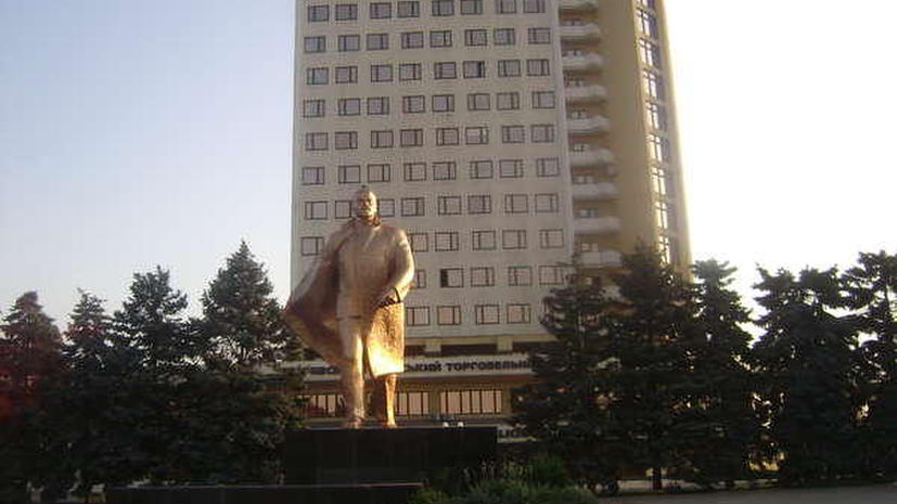 Двух защитников памятника Ленину обстреляли на Украине