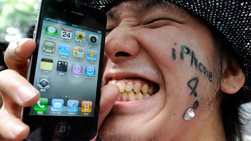 Правозащитники: рабочие на фабриках iPhone подвергаются постоянным унижениям