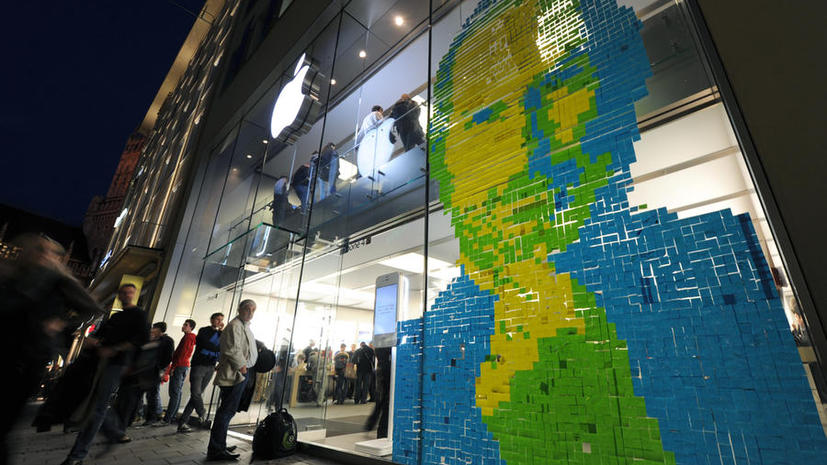 Стив Джобс приложил руку к двум следующим моделям iPhone