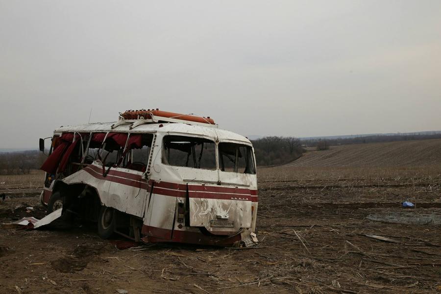 МВД Украины возложило вину за подрыв автобуса на мине в Донбассе на водителя